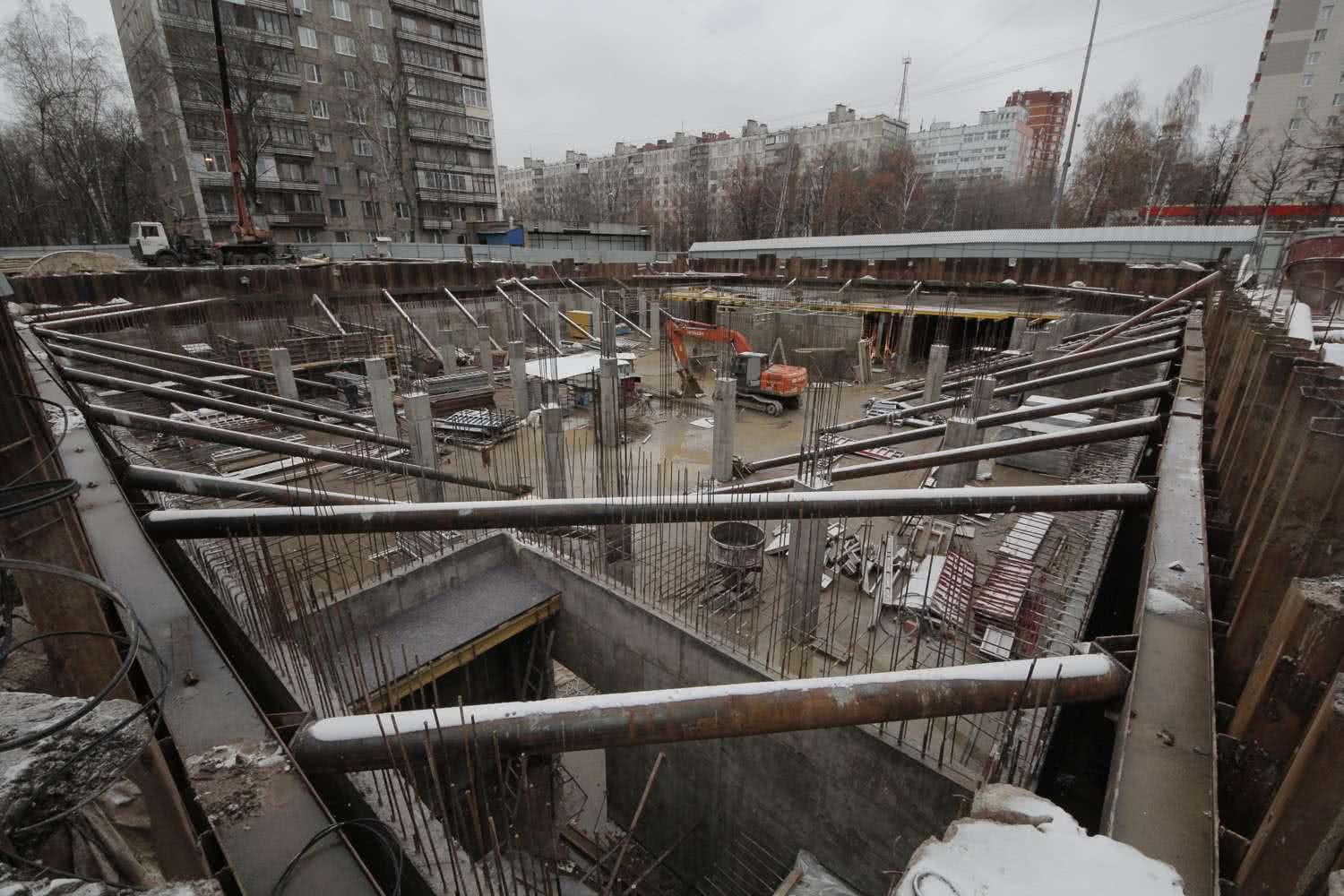 Устройство шпунтового ограждения из шпунта Ларсена методом вибропогружения на объекте строительства административного здания в г. Уфа, ул. Байкальская, 42.
